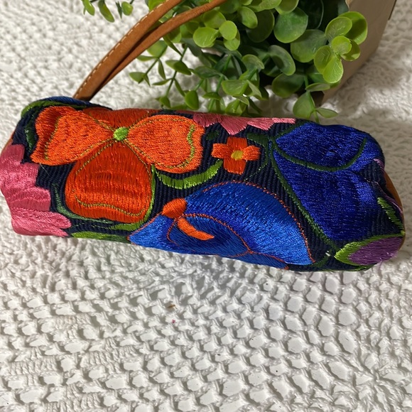 New! Beautiful embroidered makeup bag - Picture 4 of 6